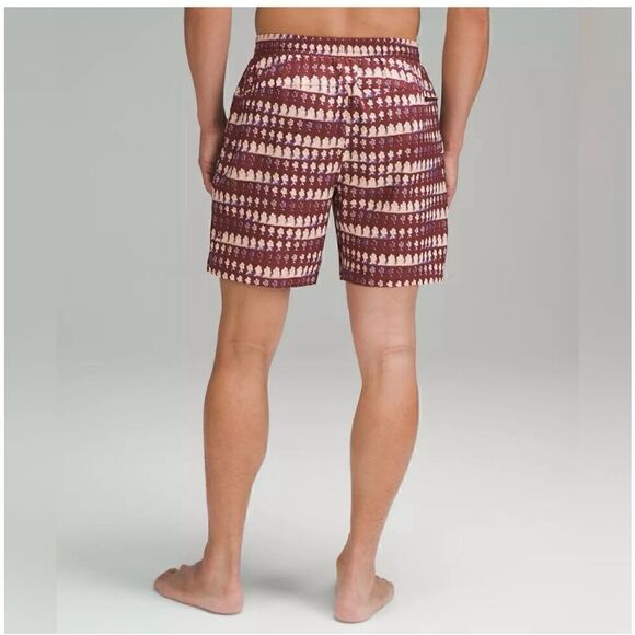 Lululemon Men’s Pool Short 7” in Island Bloom - Picture 4 of 10